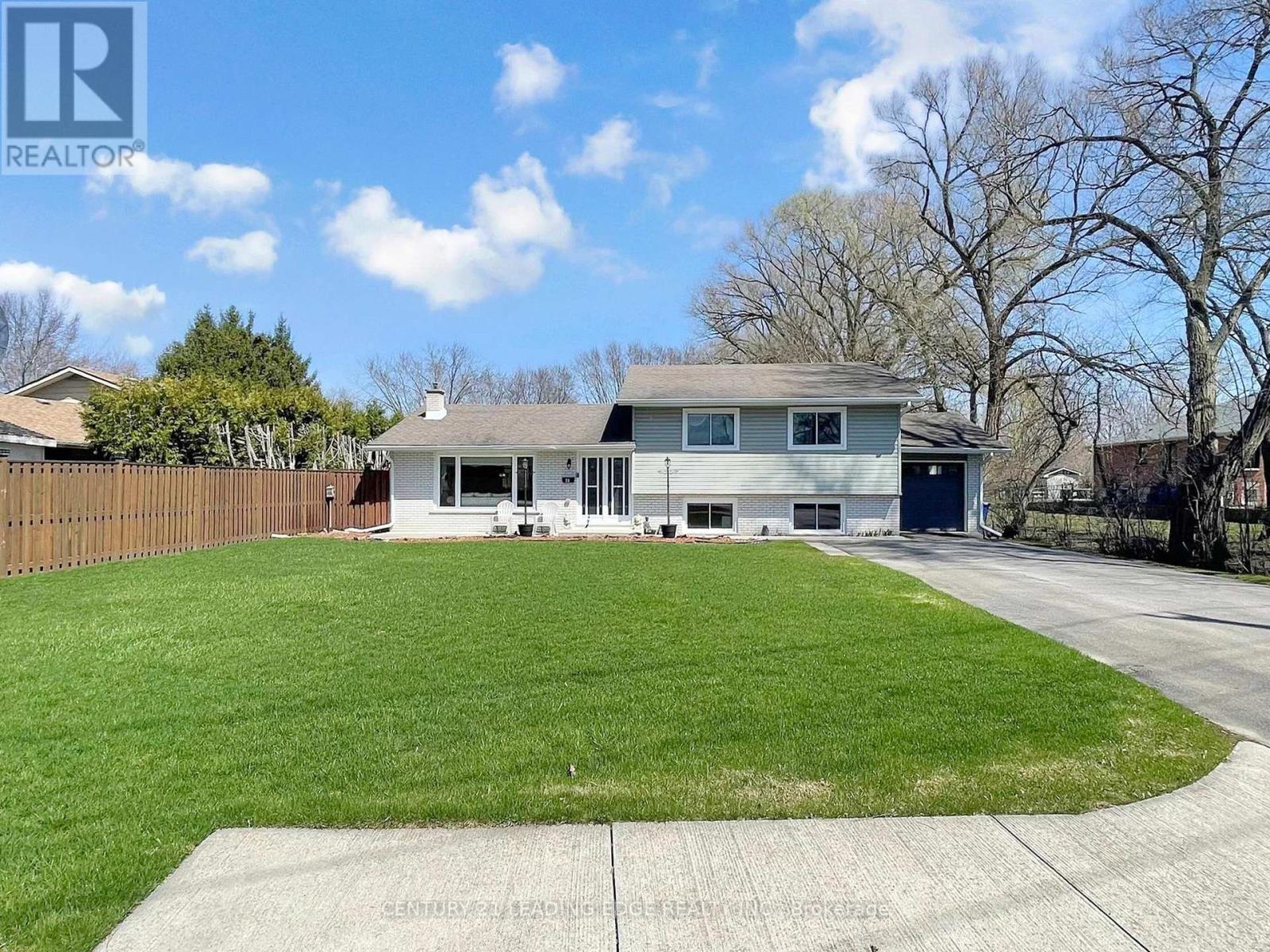 53 Metro Road N, Georgina, Ontario  L4P 1C1 - Photo 3 - N13035496