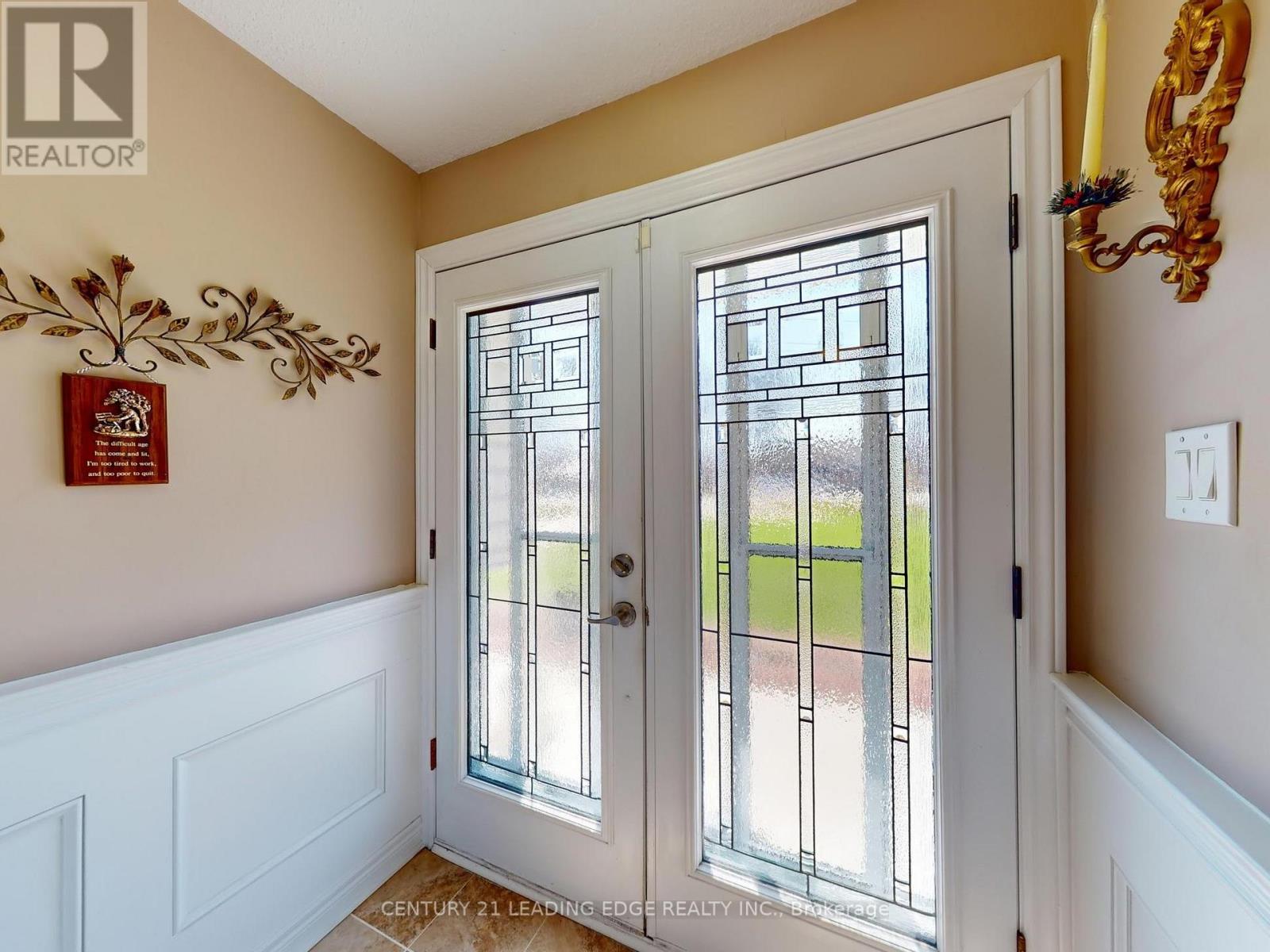 53 Metro Road N, Georgina, Ontario  L4P 1C1 - Photo 7 - N13035496