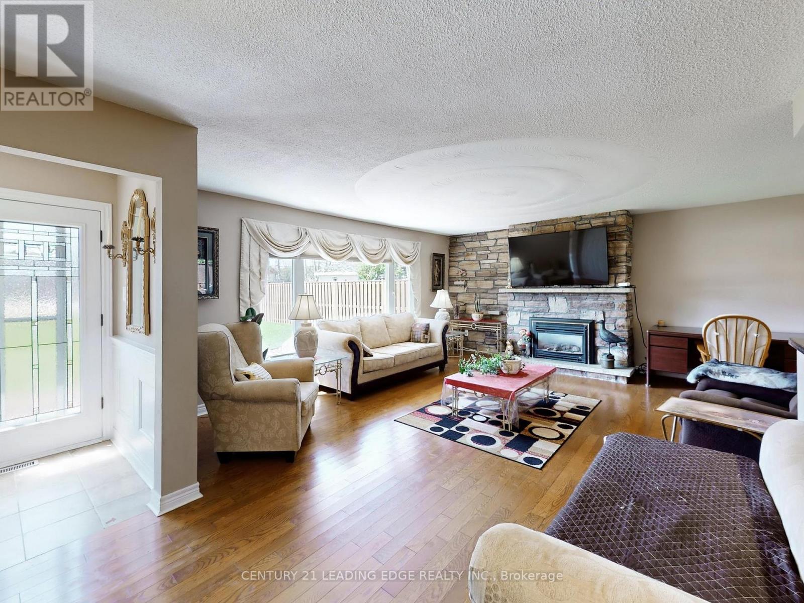 53 Metro Road N, Georgina, Ontario  L4P 1C1 - Photo 8 - N13035496