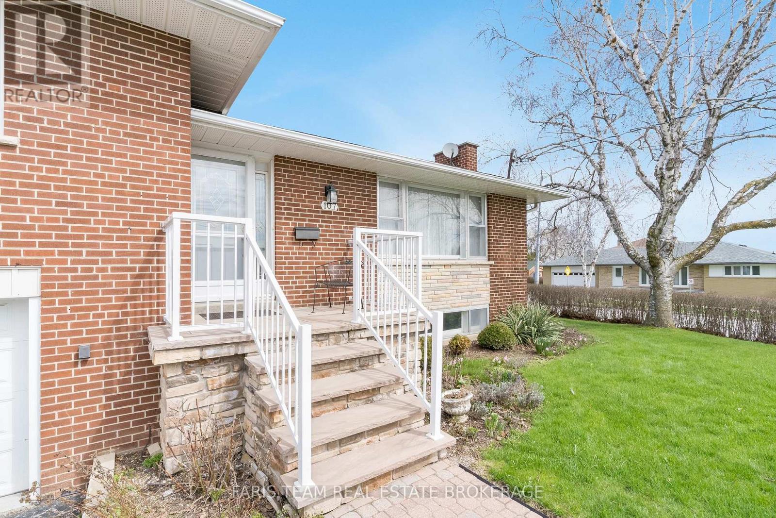 107 Scanlon Avenue, Bradford West Gwillimbury, Ontario  L3Z 1G6 - Photo 4 - N13035546