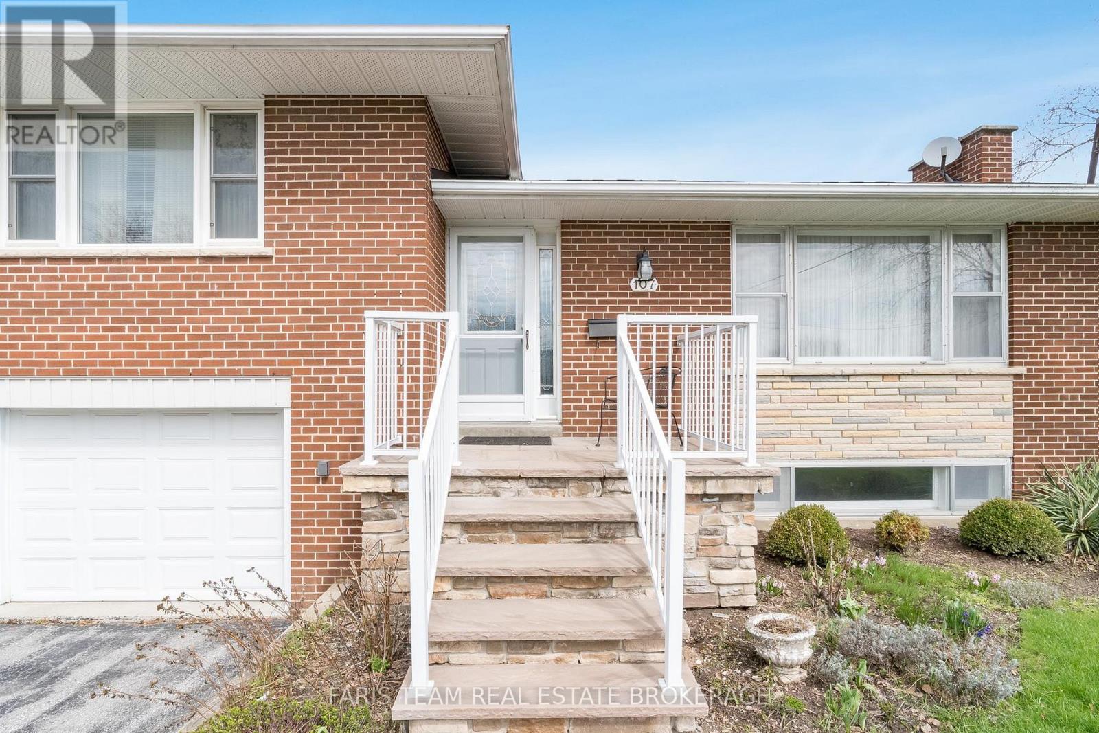 107 Scanlon Avenue, Bradford West Gwillimbury, Ontario  L3Z 1G6 - Photo 5 - N13035546