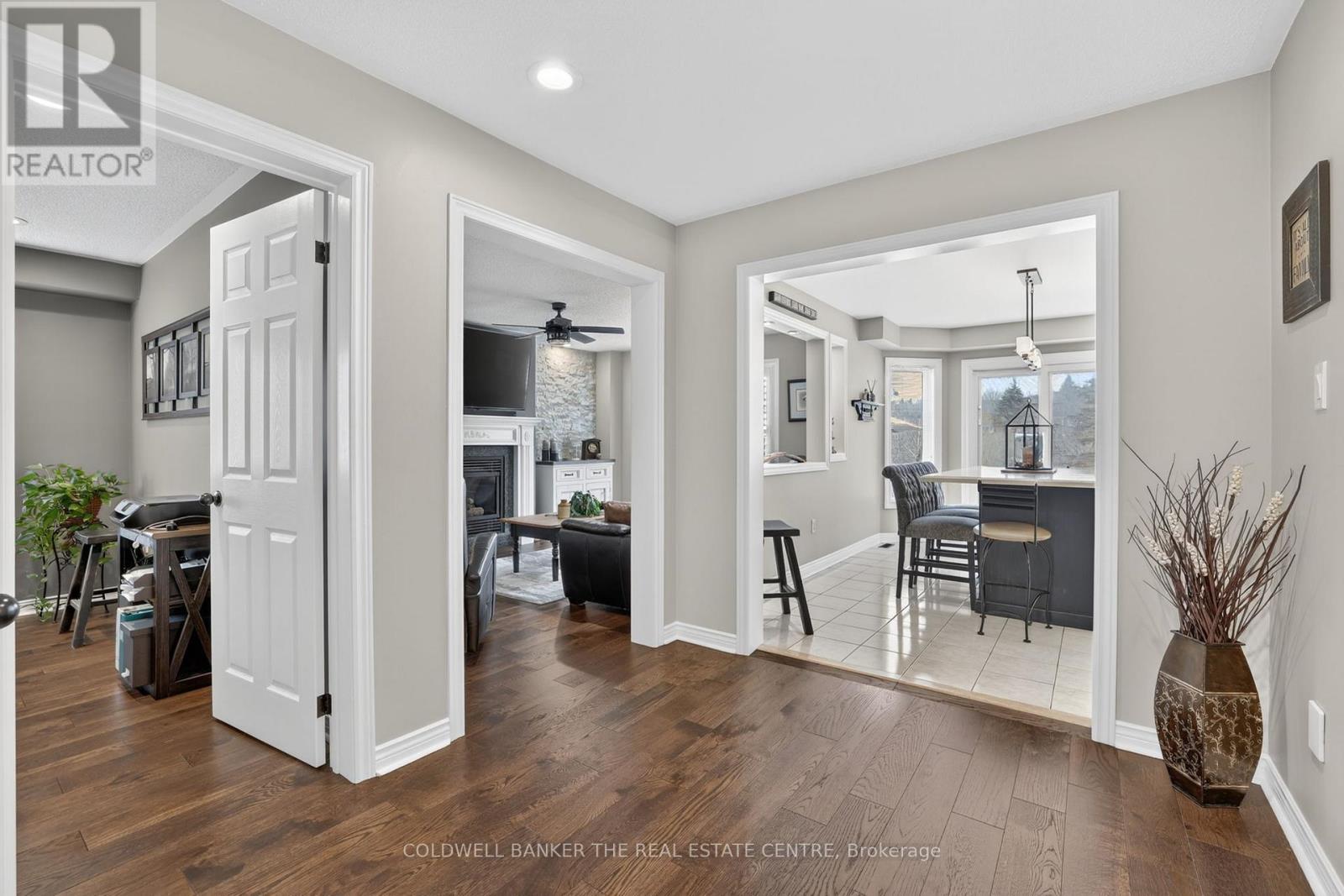 896 Bosworth Court, Newmarket, Ontario  L3X 1Z1 - Photo 8 - N13035556