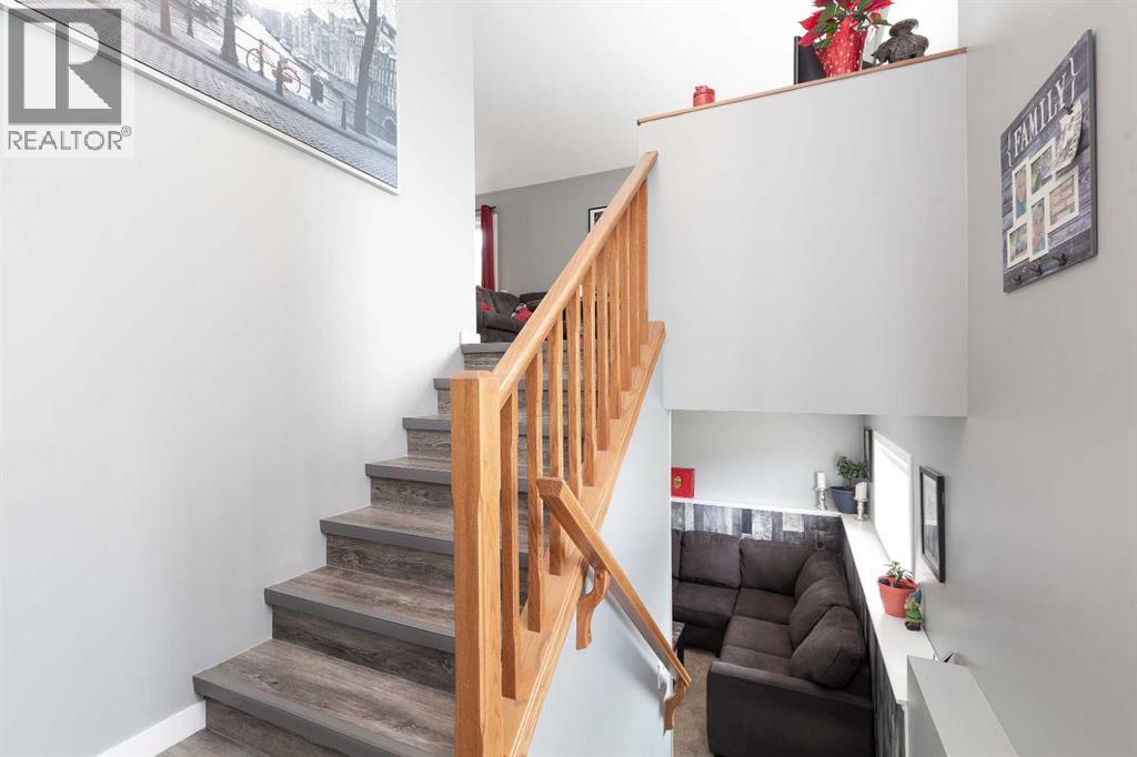 53 St James Crescent N, Lethbridge, Alberta  T1H 6M5 - Photo 2 - A2302633