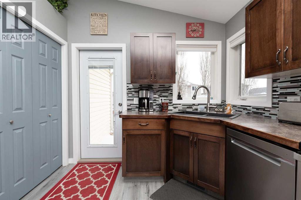 53 St James Crescent N, Lethbridge, Alberta  T1H 6M5 - Photo 9 - A2302633