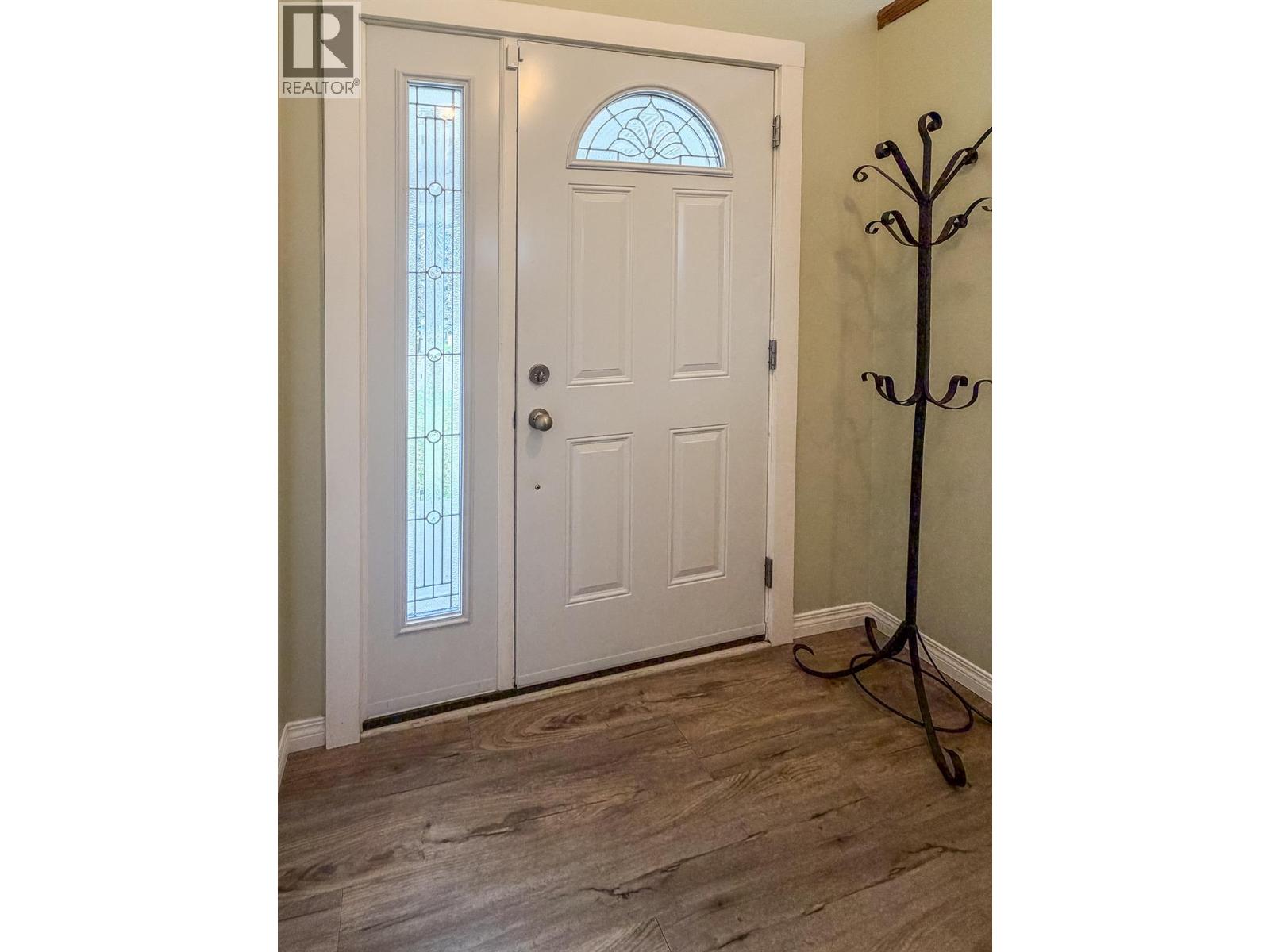 1317 16th Street S, Cranbrook, British Columbia  V1C 5K5 - Photo 3 - 10384517