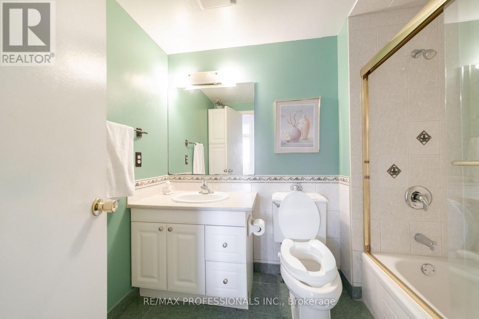 3435 Martins Pine Crescent, Mississauga, Ontario  L5L 1G3 - Photo 15 - W13035480