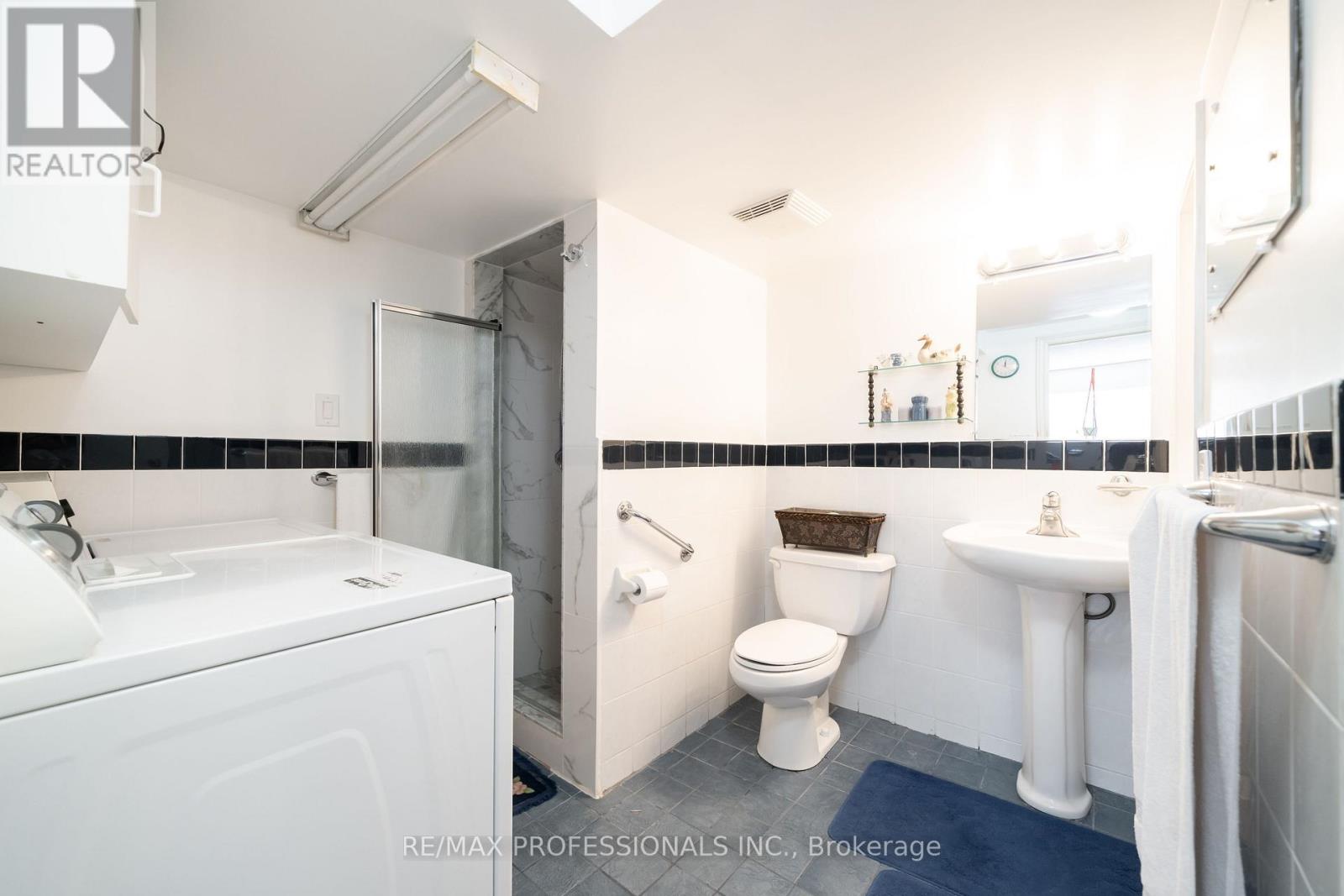 3435 Martins Pine Crescent, Mississauga, Ontario  L5L 1G3 - Photo 21 - W13035480