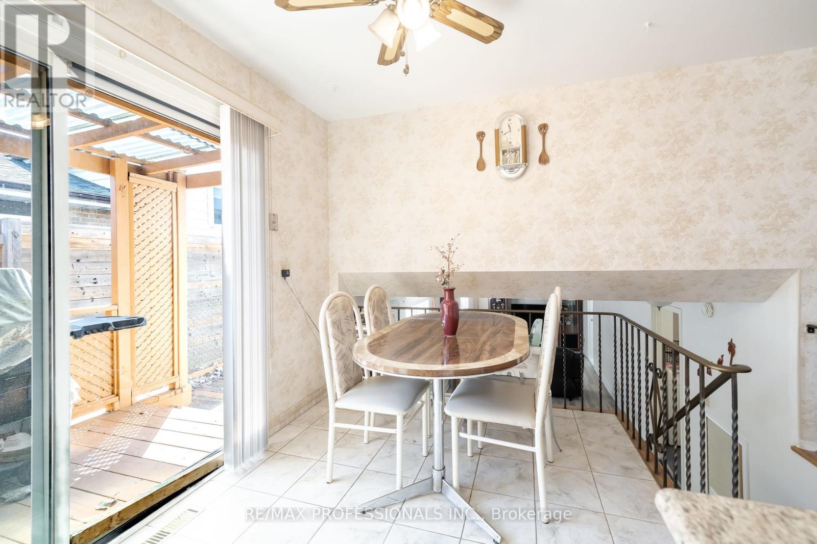 3435 Martins Pine Crescent, Mississauga, Ontario  L5L 1G3 - Photo 6 - W13035480