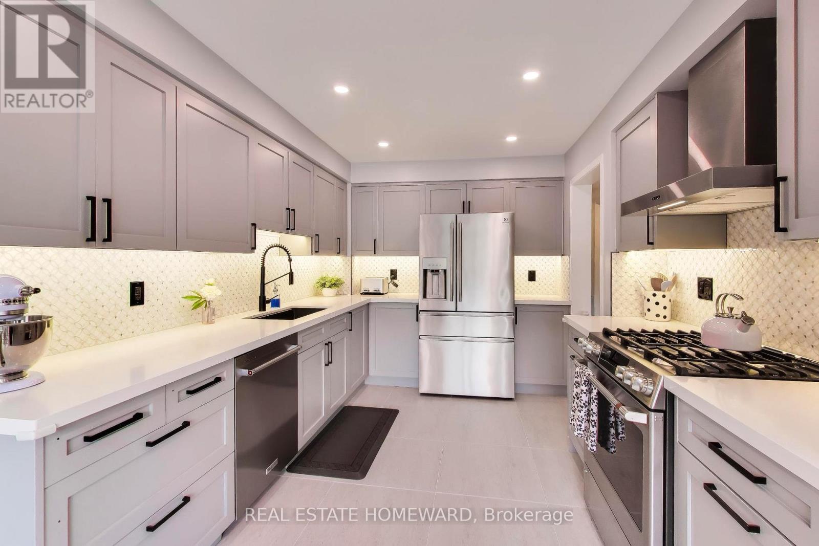 3375 FENWICK CRESCENT, Mississauga, Ontario