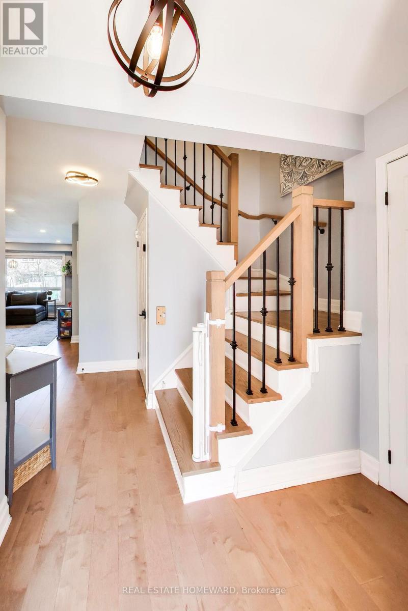 3375 Fenwick Crescent, Mississauga, Ontario  L5L 5N5 - Photo 3 - W13035570