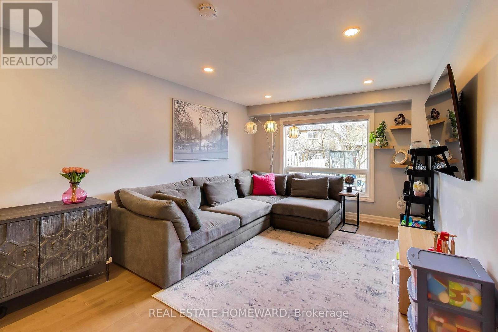 3375 Fenwick Crescent, Mississauga, Ontario  L5L 5N5 - Photo 5 - W13035570