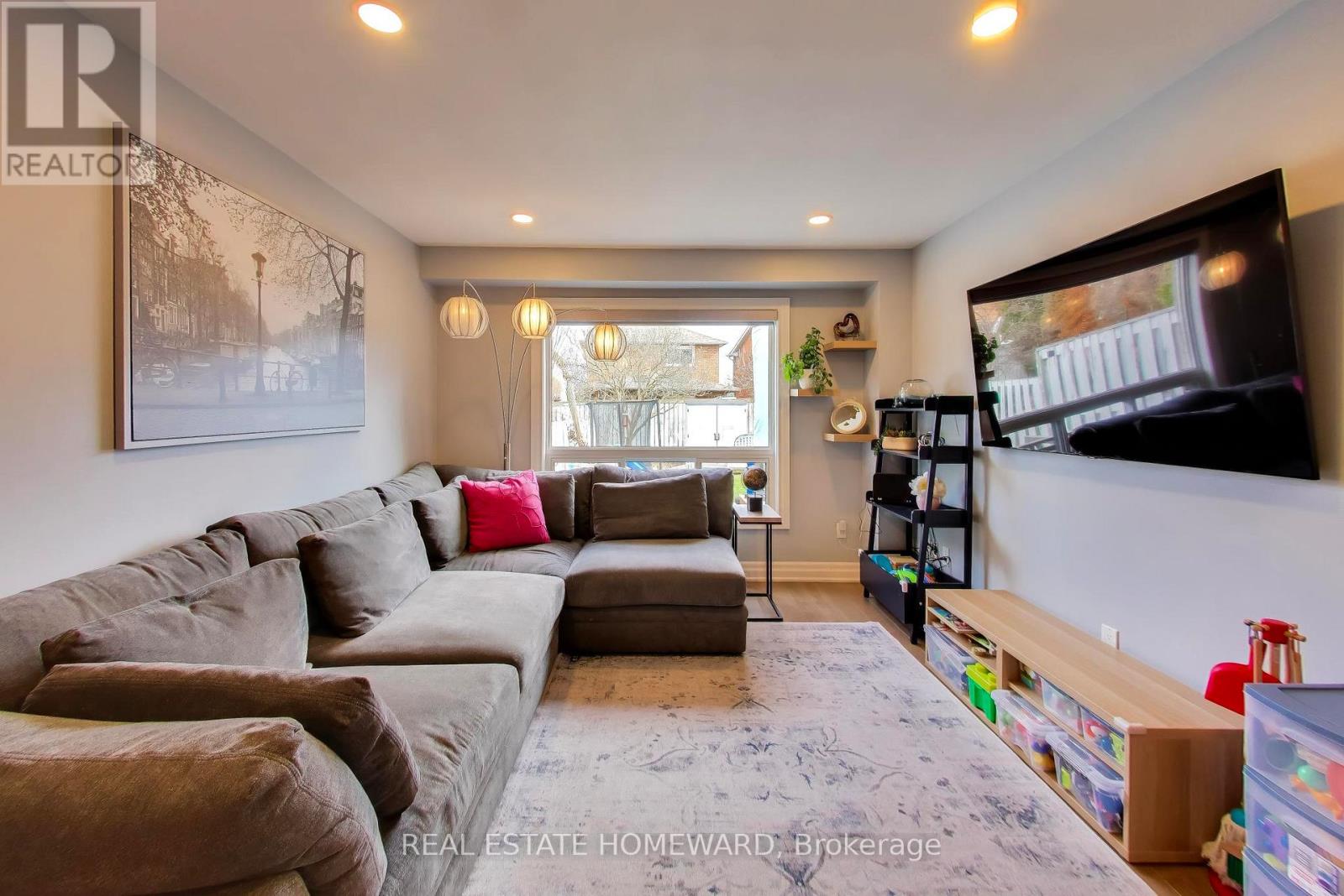 3375 Fenwick Crescent, Mississauga, Ontario  L5L 5N5 - Photo 6 - W13035570