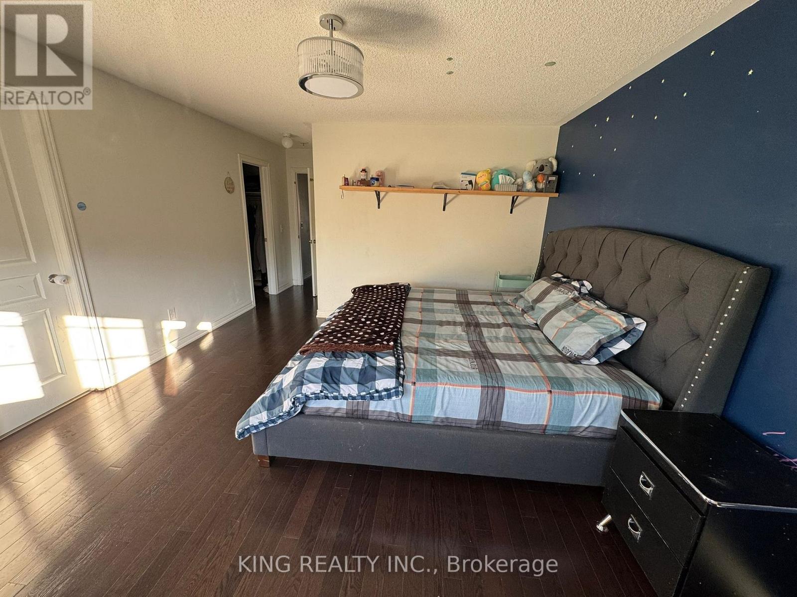 18 Eastlake Road, Brampton, Ontario  L7A 3S2 - Photo 4 - W13033114