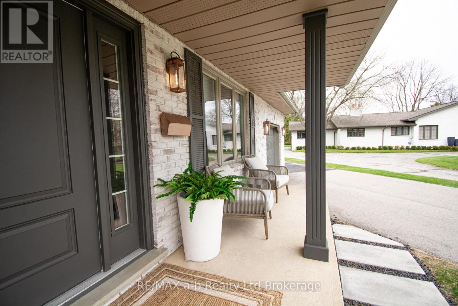 3 Belfast Circle, Tillsonburg, Ontario  N4G 5G3 - Photo 4 - X13035868