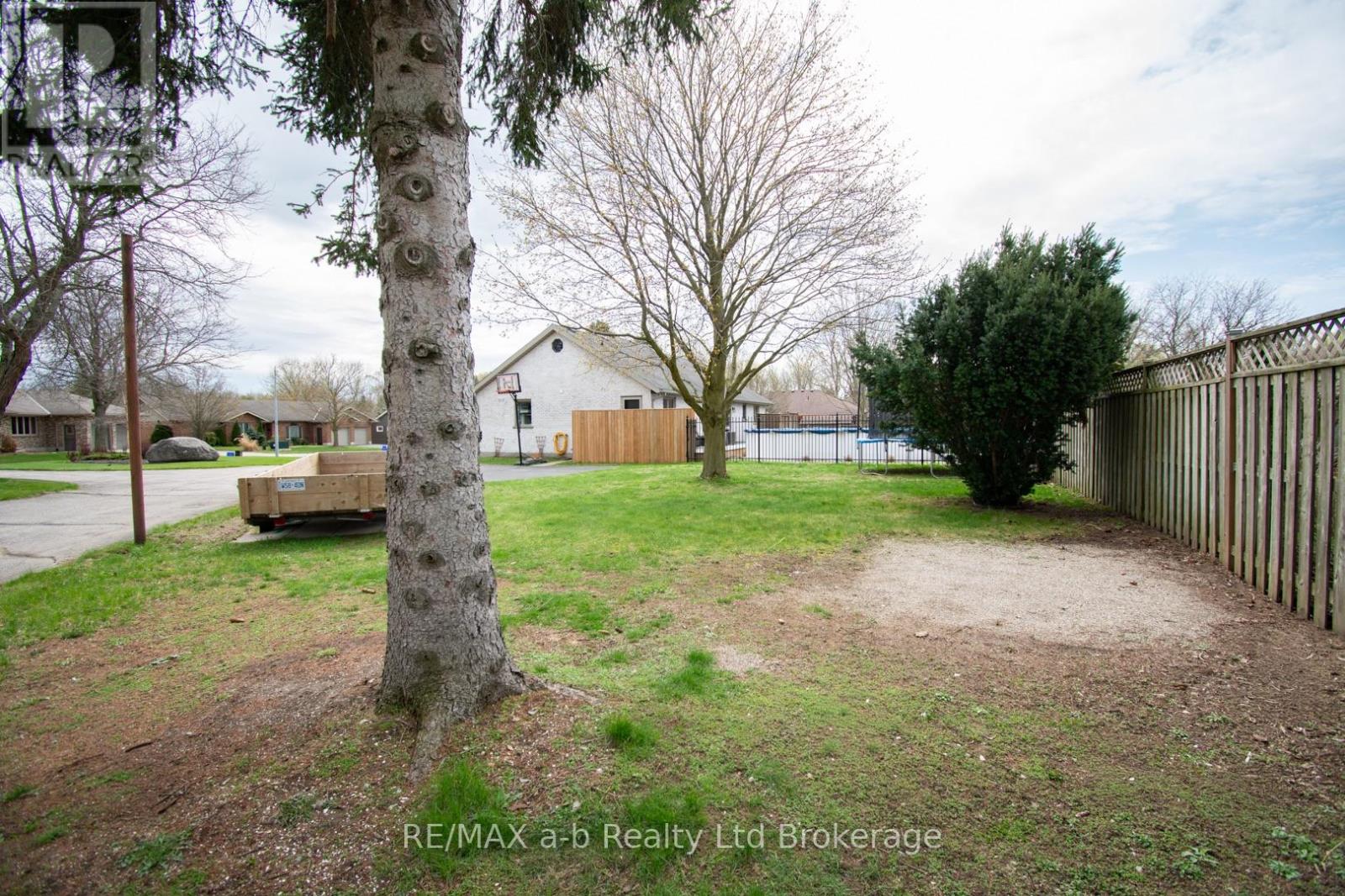 3 Belfast Circle, Tillsonburg, Ontario  N4G 5G3 - Photo 45 - X13035868