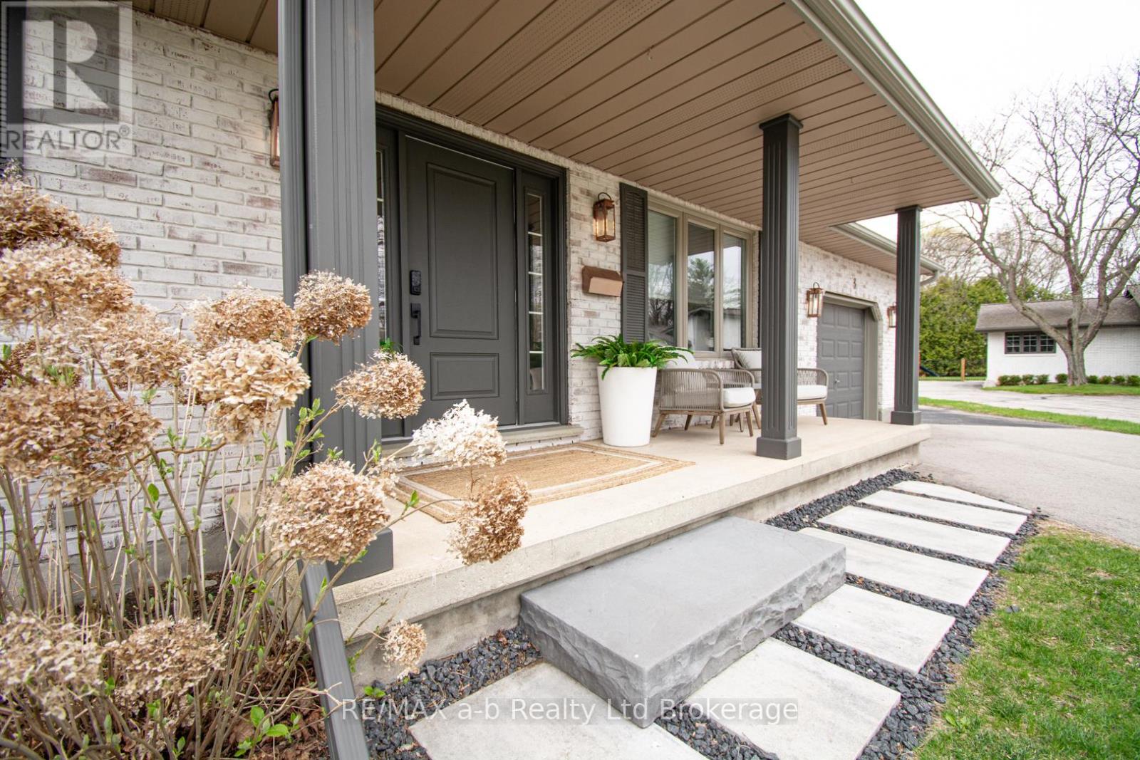 3 Belfast Circle, Tillsonburg, Ontario  N4G 5G3 - Photo 5 - X13035868