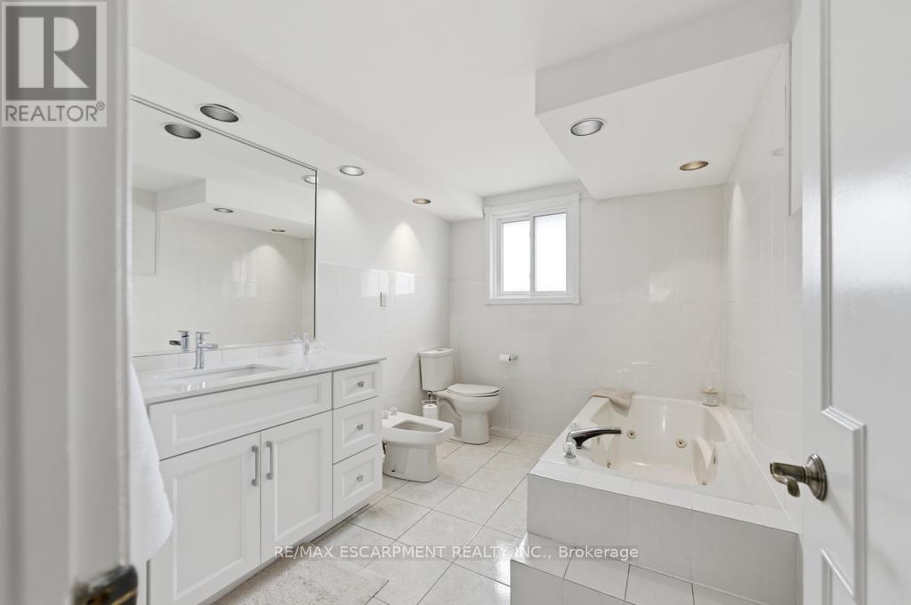 68 Nugent Drive, Hamilton, Ontario  L8H 2M8 - Photo 15 - X13035422