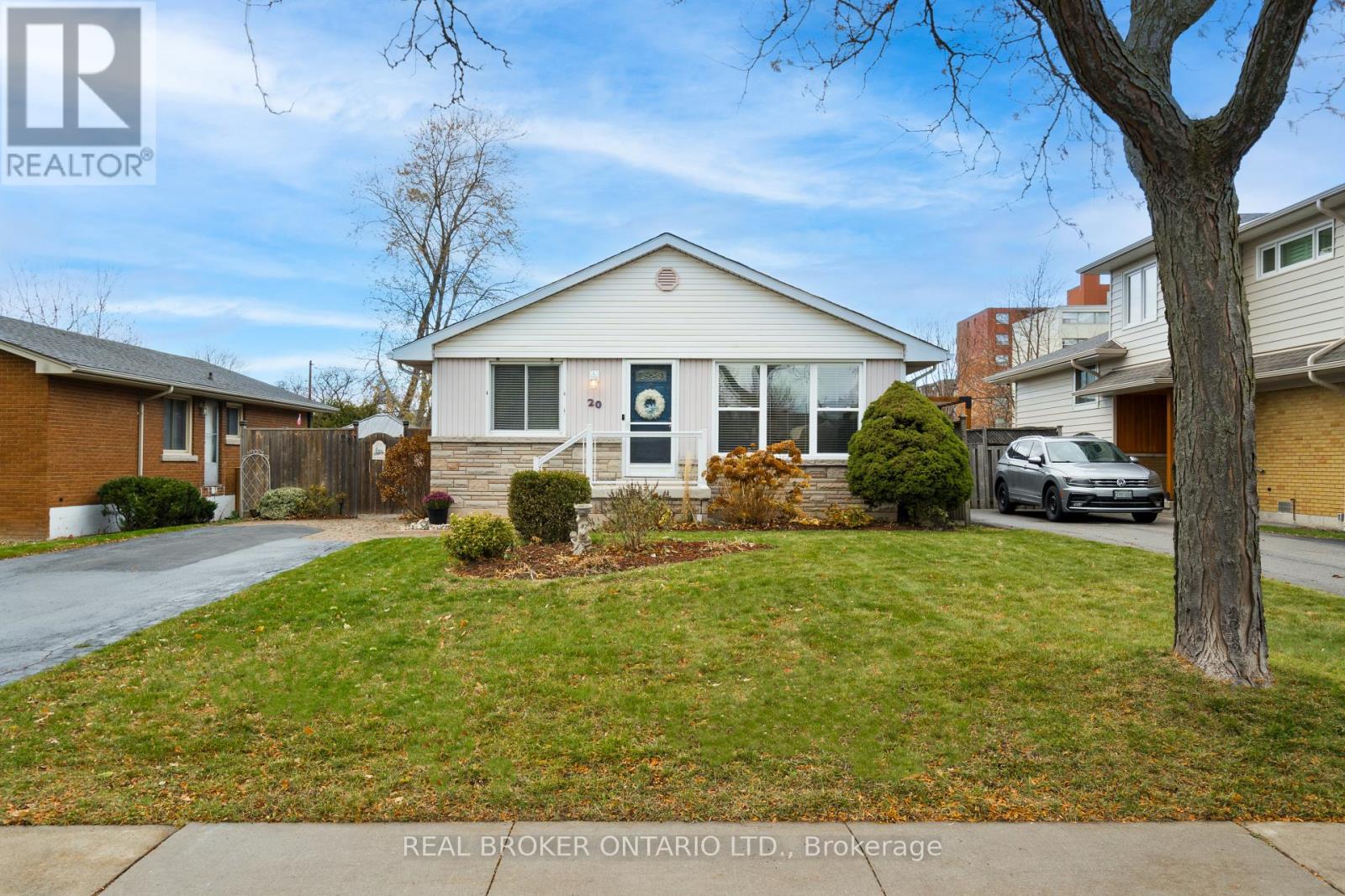 20 CARDINAL DRIVE, Hamilton, Ontario