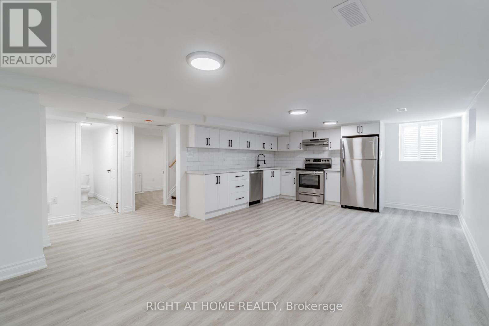 899 Florell Drive, Oshawa, Ontario  L1H 6W3 - Photo 4 - E13035768