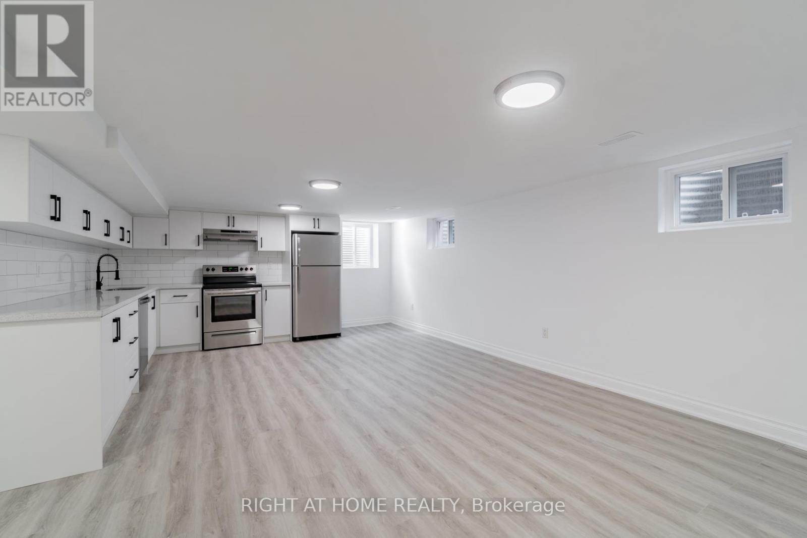 899 Florell Drive, Oshawa, Ontario  L1H 6W3 - Photo 5 - E13035768