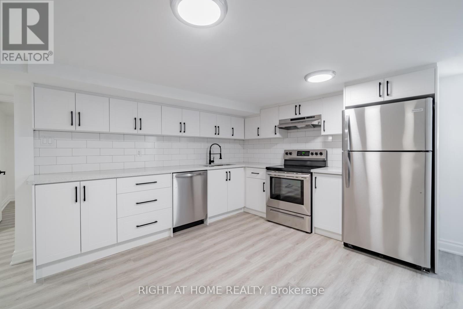 899 Florell Drive, Oshawa, Ontario  L1H 6W3 - Photo 7 - E13035768