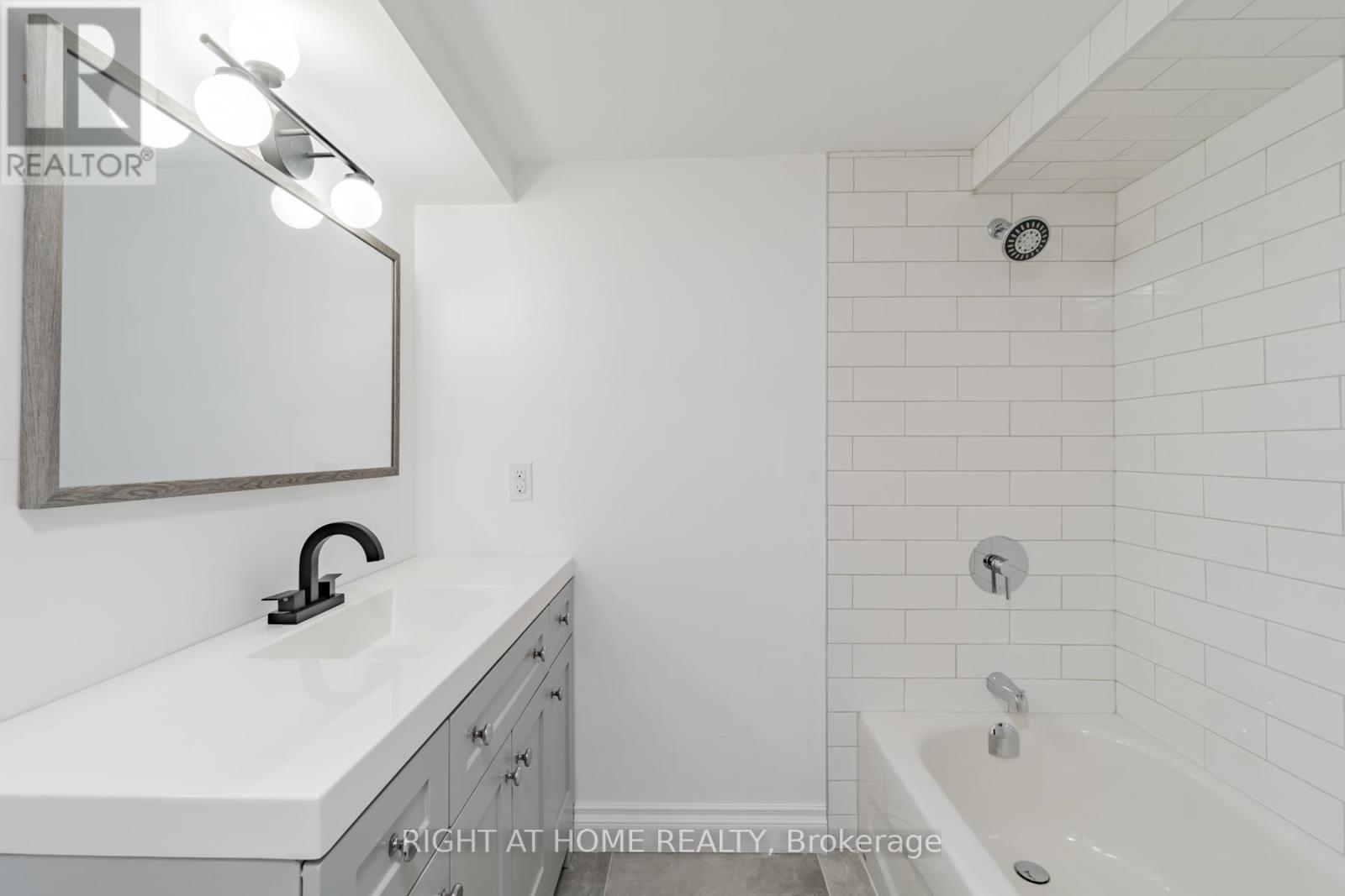 899 Florell Drive, Oshawa, Ontario  L1H 6W3 - Photo 9 - E13035768