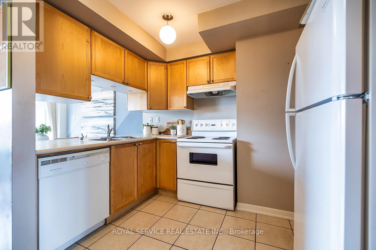 169 Scottsdale Drive, Clarington (Bowmanville), Ontario  L1C 5L3 - Photo 4 - E13035796