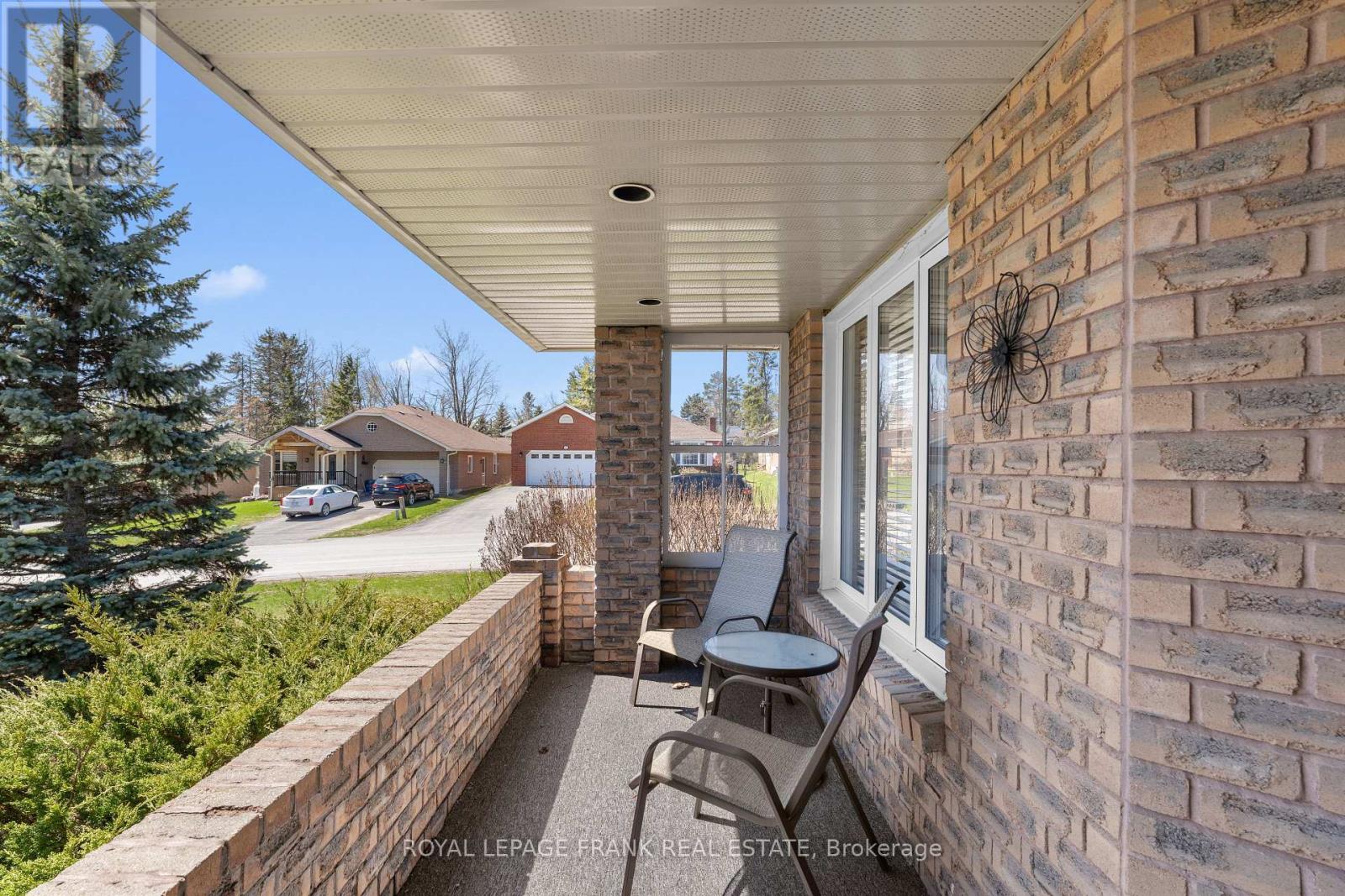 2 Hillview Drive, Kawartha Lakes, Ontario  K0M 1A0 - Photo 3 - X13035610