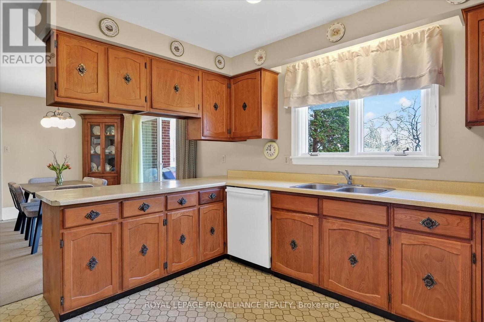 1285 Brealey Drive, Peterborough (Monaghan Ward 2), Ontario  K9K 0C4 - Photo 8 - X13035666