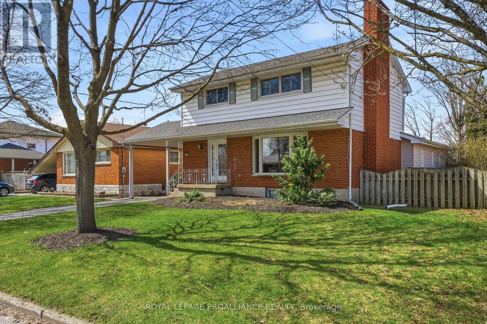 49 PLAZA SQUARE, belleville (belleville ward), Ontario