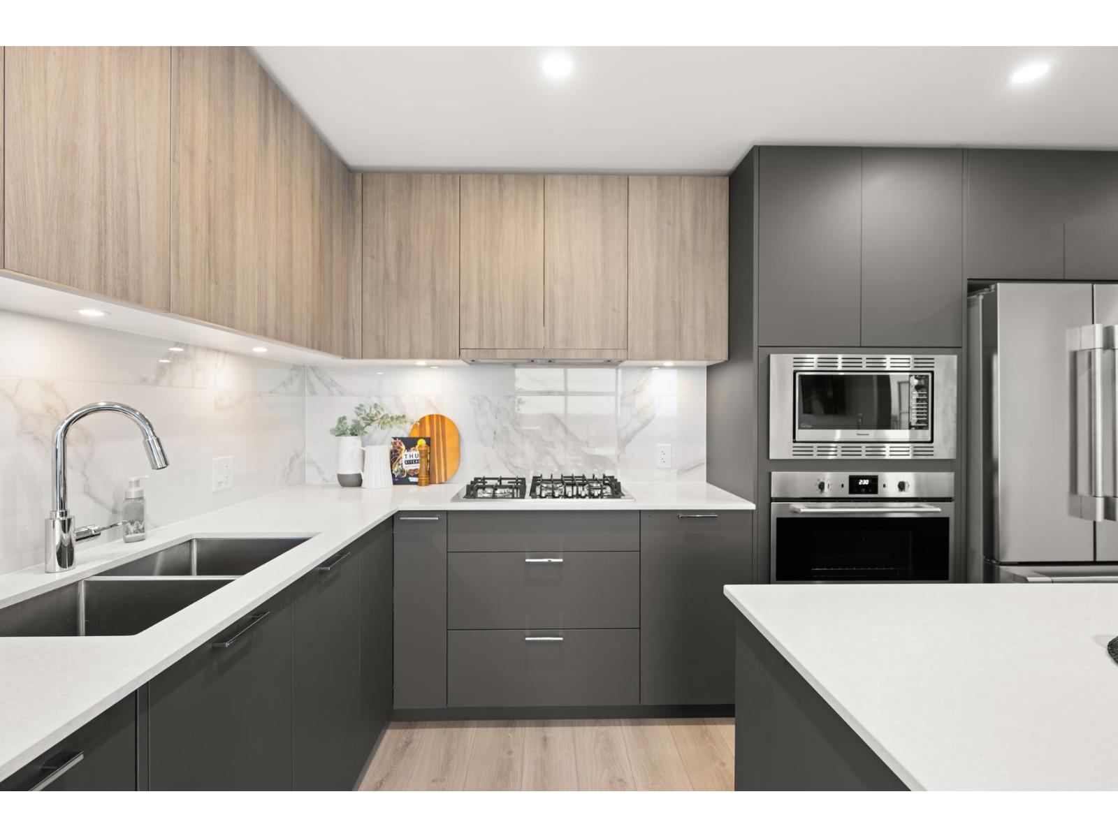 1802 8551 201 Street, Langley, British Columbia  V2Y 3Y5 - Photo 3 - R3114789