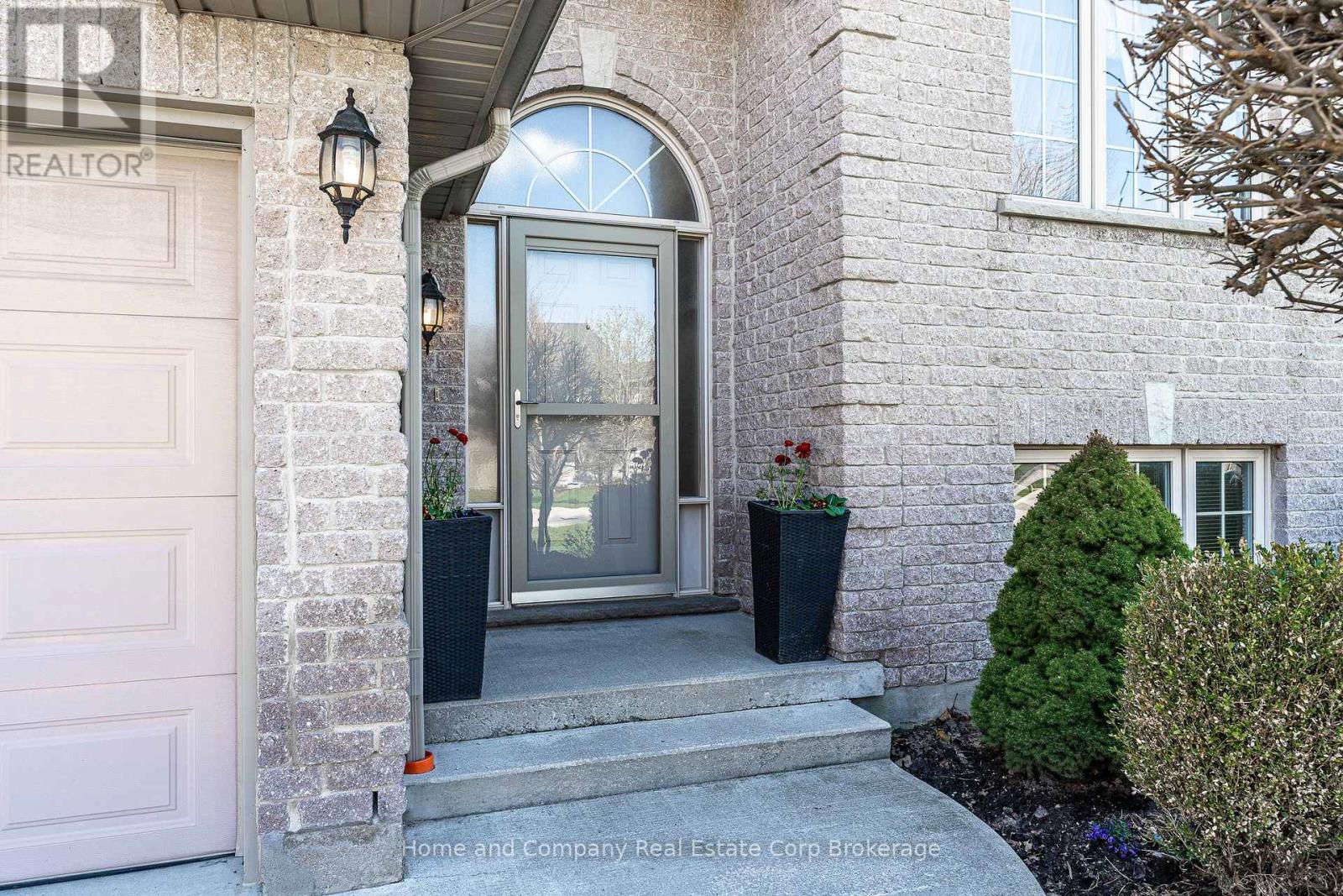 86 Lightbourne Avenue, Stratford, Ontario  N4Z 1J8 - Photo 2 - X13035680