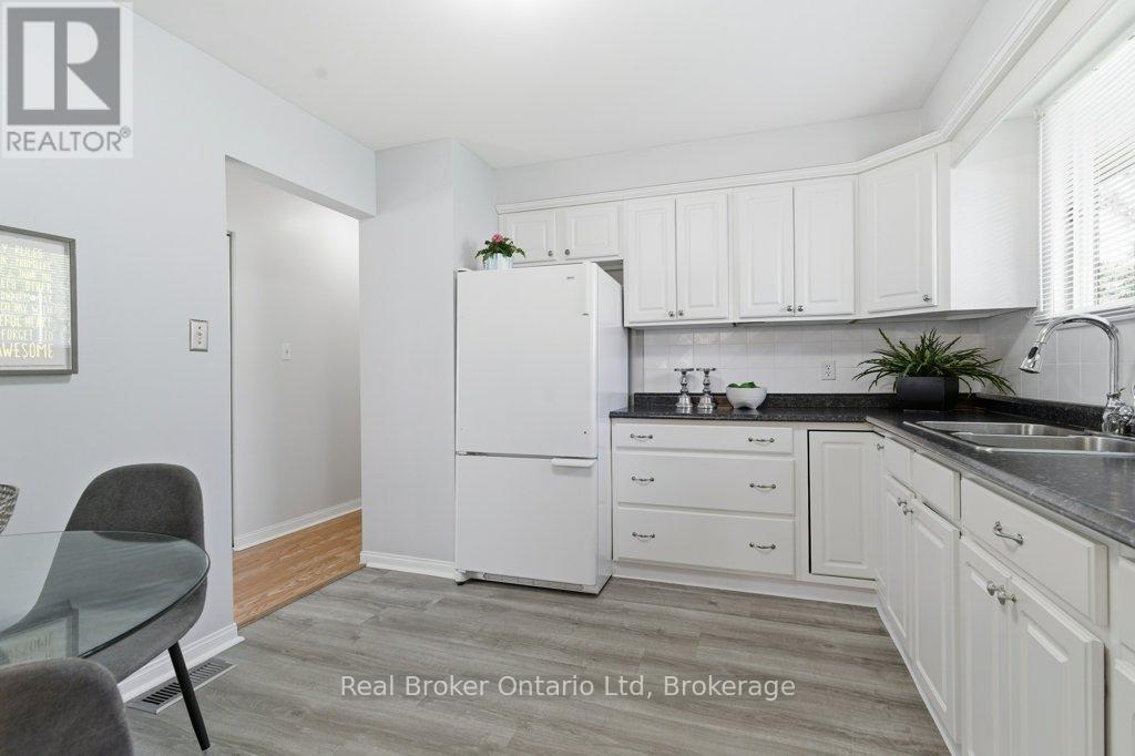 68 Settlers Drive, Kitchener, Ontario  N2E 2L8 - Photo 15 - X13035928