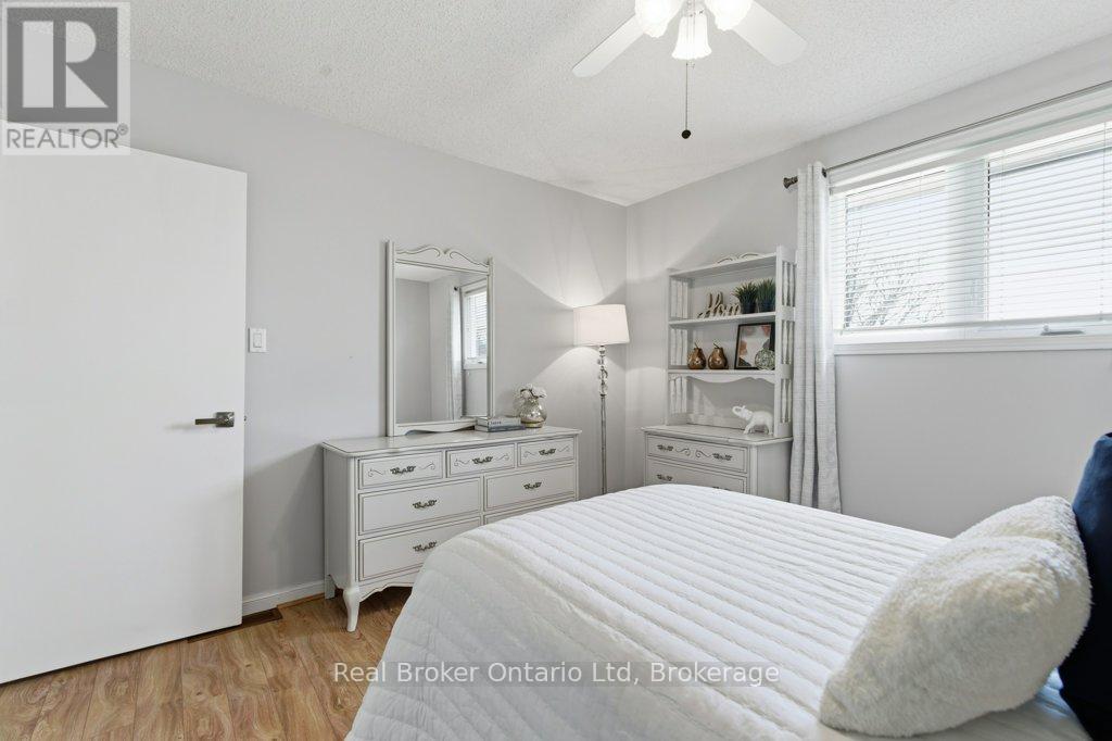 68 Settlers Drive, Kitchener, Ontario  N2E 2L8 - Photo 19 - X13035928