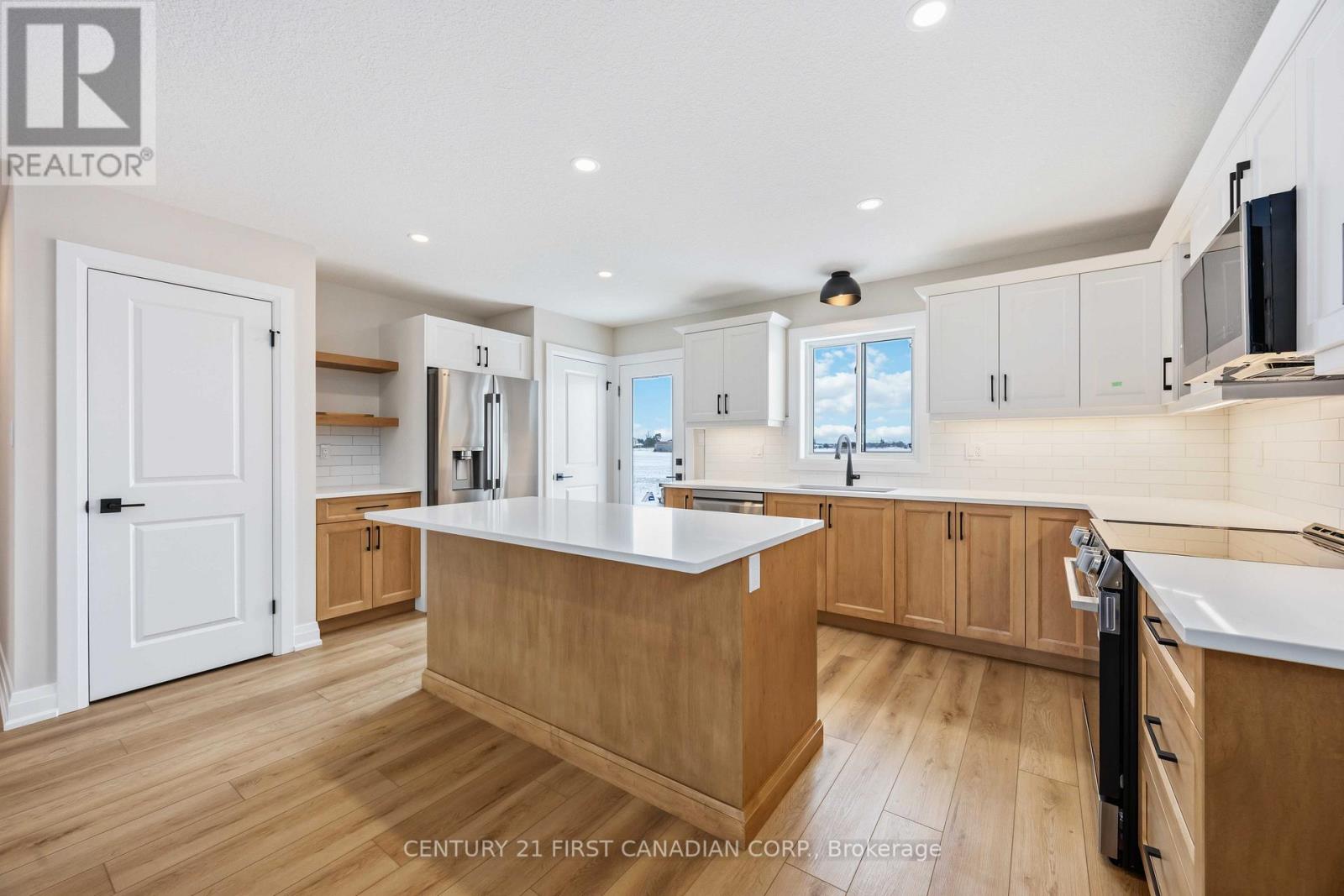 639 Ketter Way, Plympton-Wyoming, Ontario  N0N 1T0 - Photo 11 - X13035602