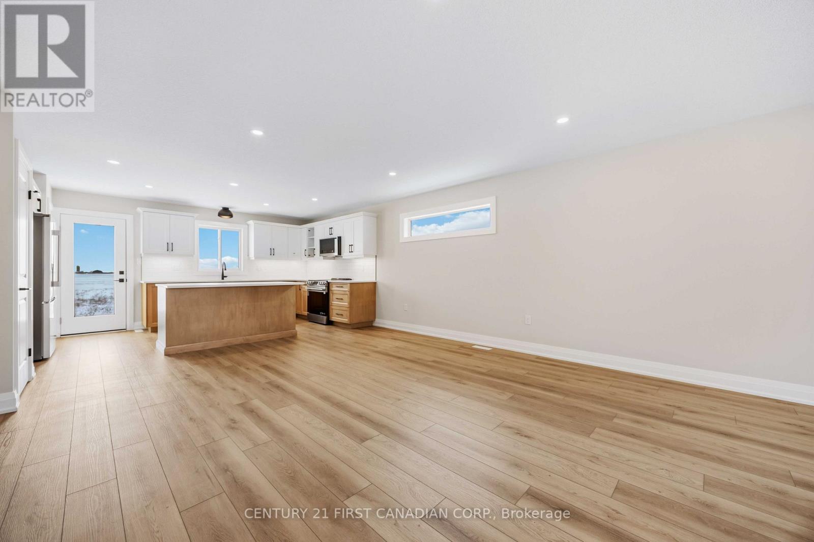 639 Ketter Way, Plympton-Wyoming, Ontario  N0N 1T0 - Photo 3 - X13035602