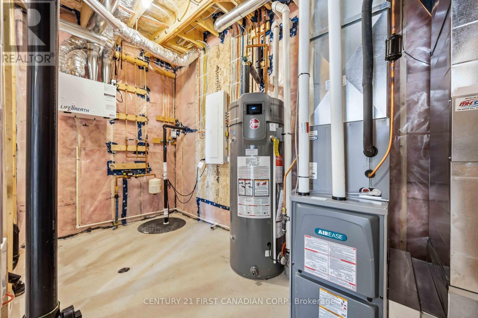 639 Ketter Way, Plympton-Wyoming, Ontario  N0N 1T0 - Photo 32 - X13035602