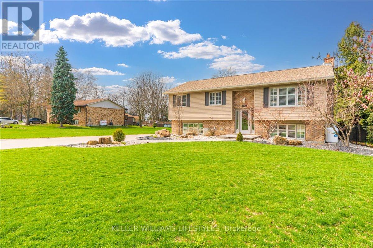 5410 Lake Valley Grove Road, Lambton Shores, Ontario  N0N 1J7 - Photo 4 - X13035762