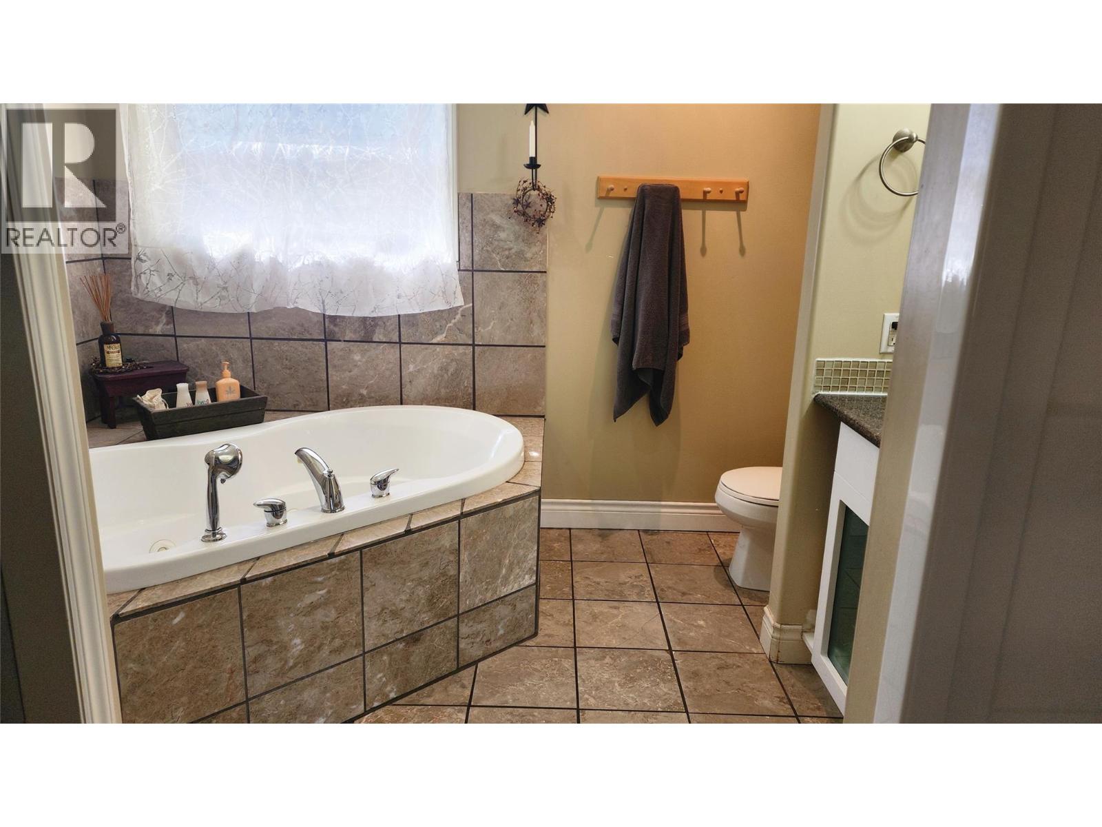 106 Eagles Nest Road, Summit Lake, British Columbia  V0G 1R1 - Photo 14 - 10384134