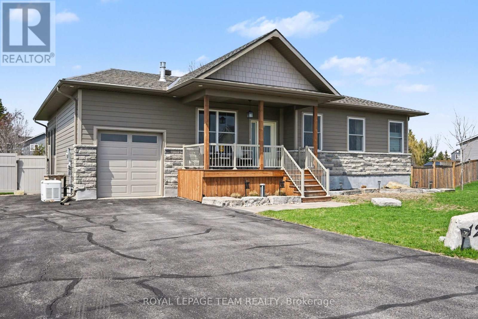 121 GRASSHOPPER LANE, Ottawa, Ontario