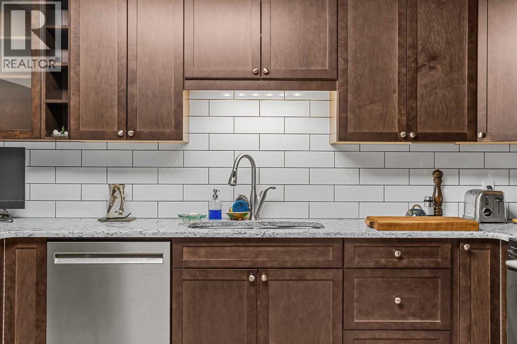 J, 413 Marten Street, Banff, Alberta  T1L 1G6 - Photo 21 - A2304248