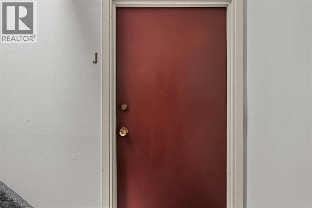 J, 413 Marten Street, Banff, Alberta  T1L 1G6 - Photo 2 - A2304248