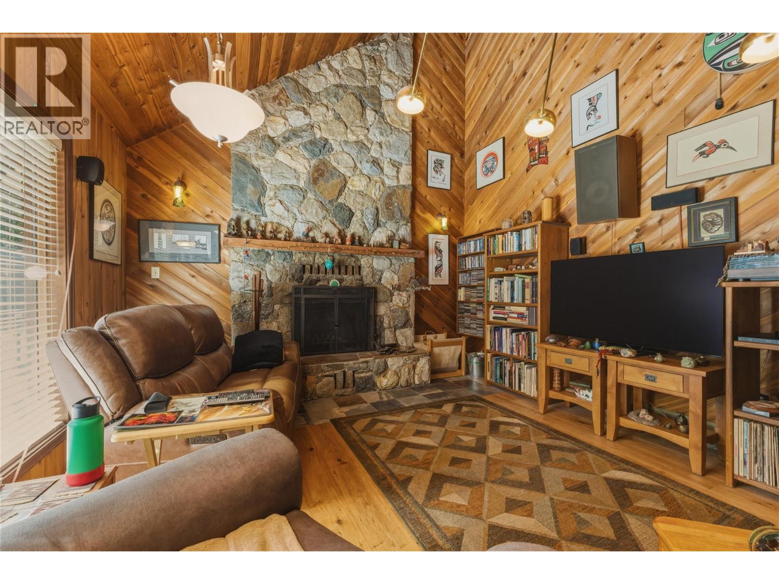 8257 Rogers Road, Vernon, British Columbia  V1B 3M7 - Photo 3 - 10384271