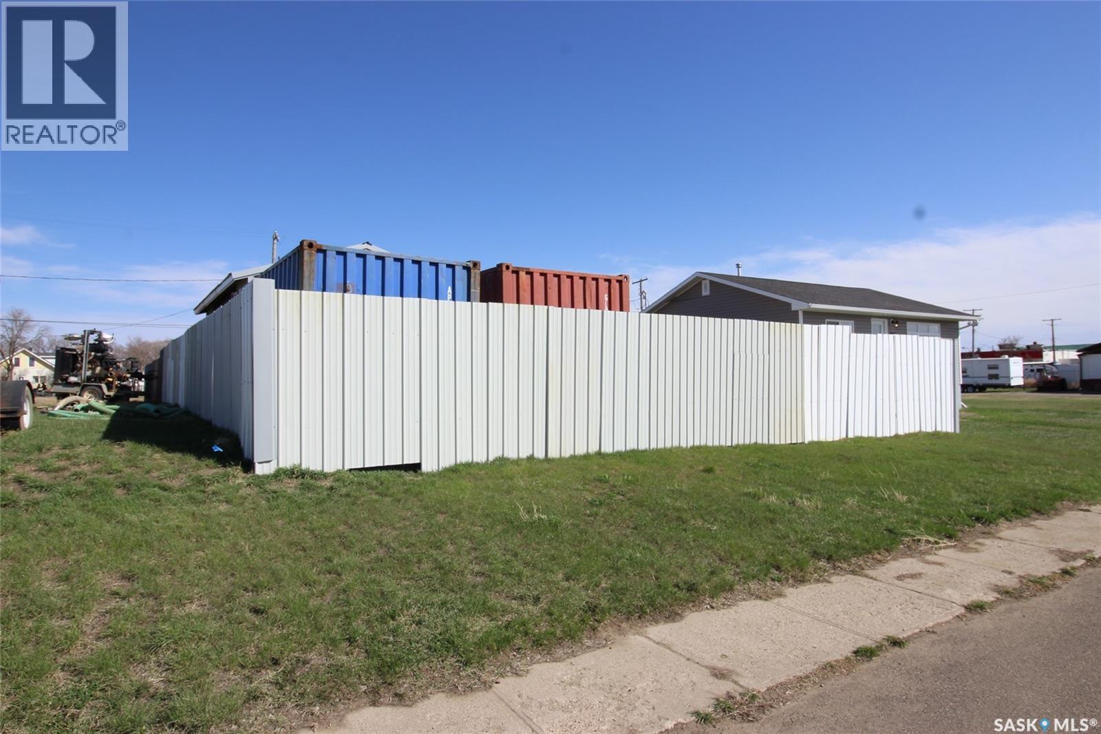 331 2nd Avenue W, Shaunavon, Saskatchewan  S0N 2M0 - Photo 2 - SK033749
