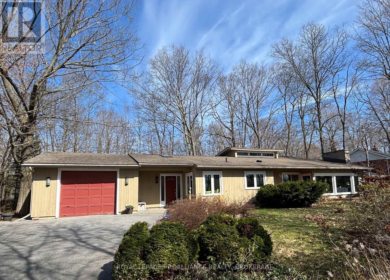 27 Riverside Drive, Kingston, Ontario  K7L 4V1 - Photo 2 - X12929684