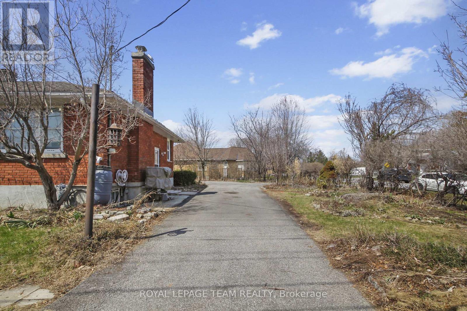 45 Capilano Drive, Ottawa, Ontario  K2E 6G5 - Photo 5 - X12924102