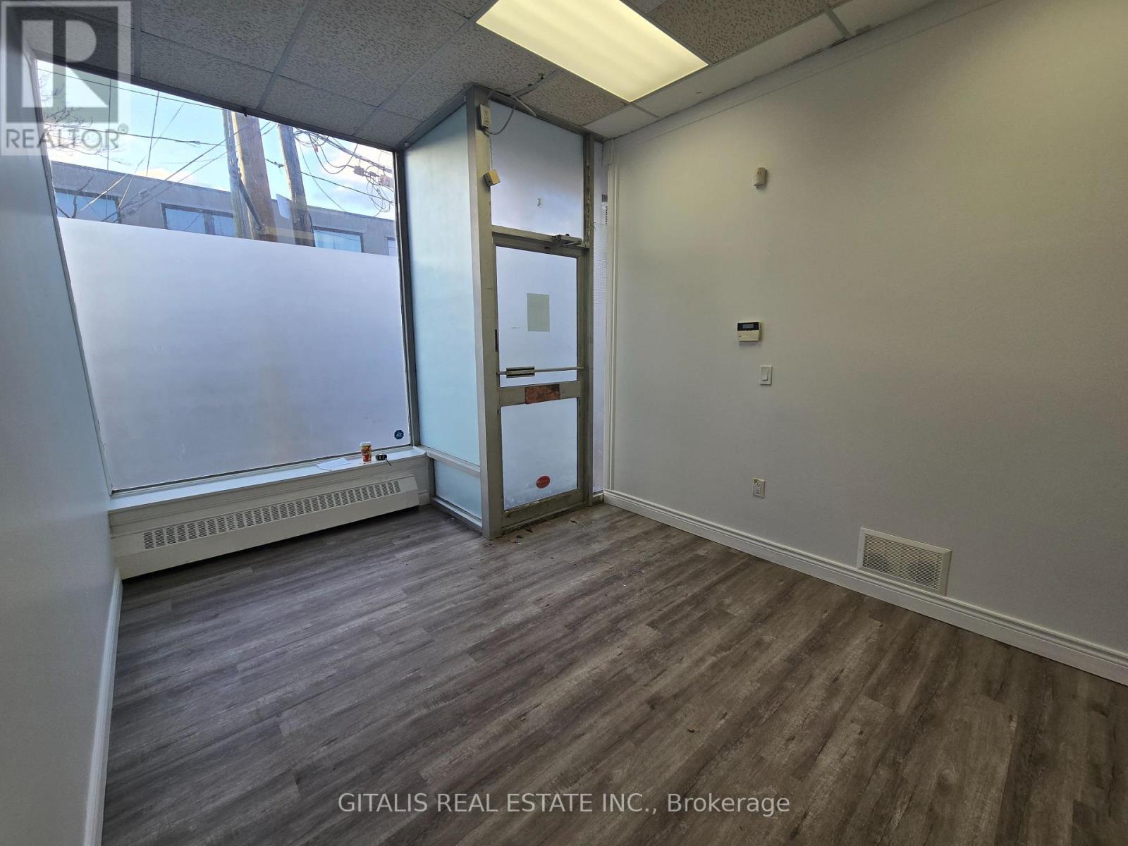 1179 Weston Road, Toronto, Ontario M6M 4P5 - Photo 8 - W12965476