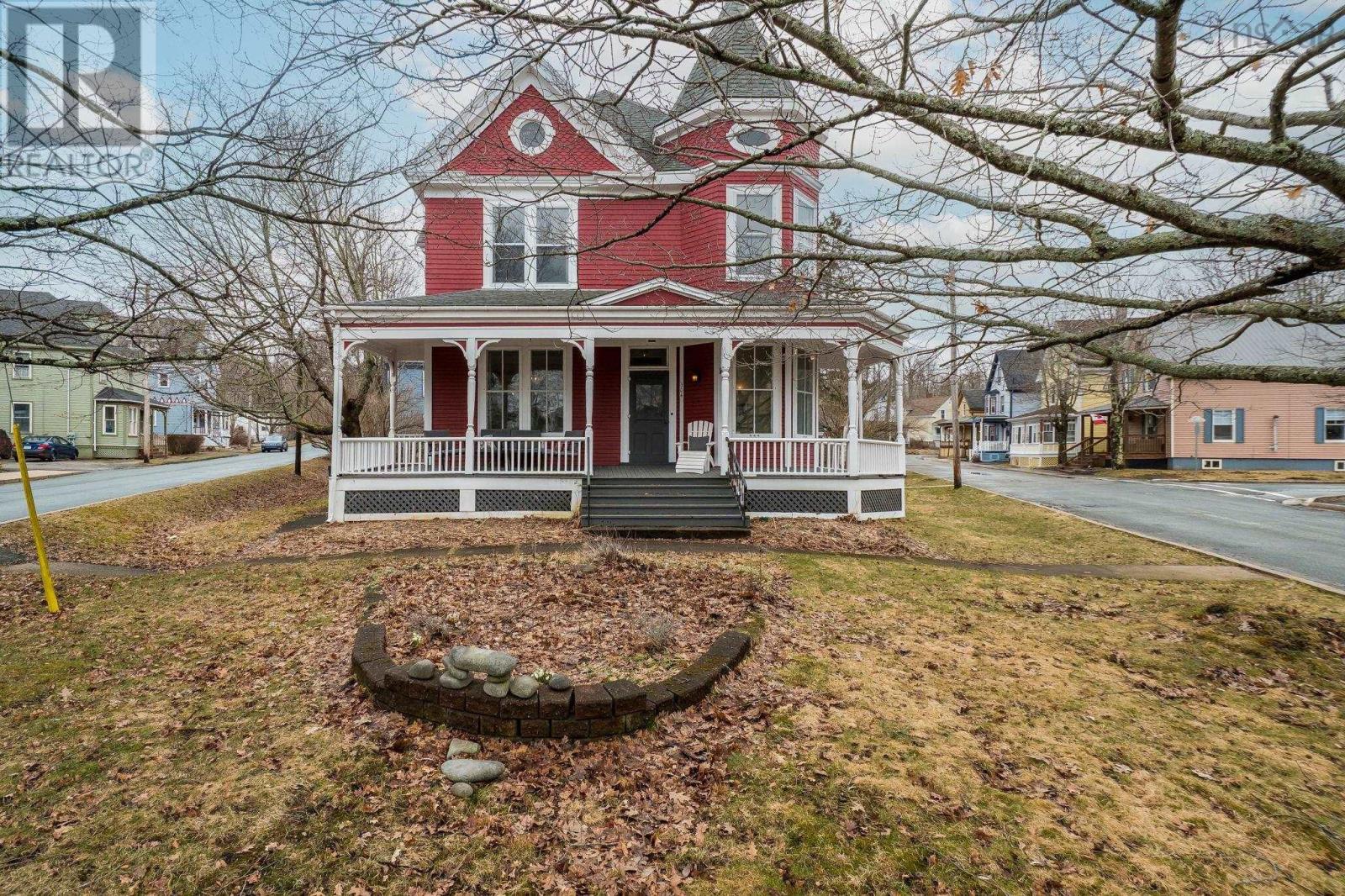 304 Clifton Avenue, Windsor, Nova Scotia  B0N 2T0 - Photo 2 - 202607275