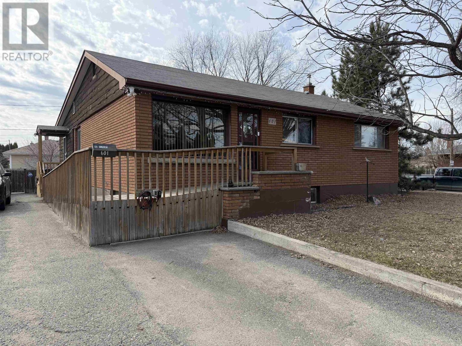 601 Brown St, Thunder Bay, Ontario  P7E 2K6 - Photo 1 - TB2600788