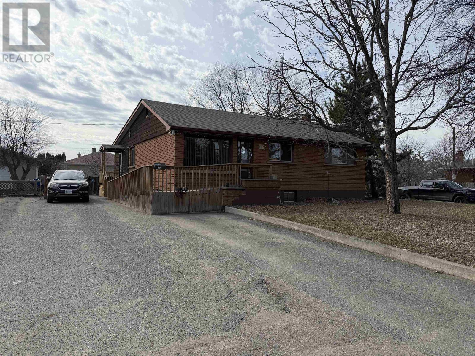 601 Brown St, Thunder Bay, Ontario  P7E 2K6 - Photo 2 - TB2600788